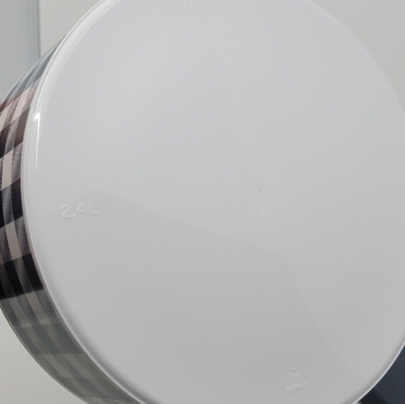 Tupperware Holiday Buffalo Plaid Cookie Gift Canister Black & White Instant Seal - Picture 7 of 8